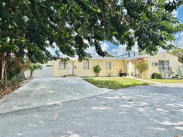 2140 Monroe Terrace, Hollywood FL 33020