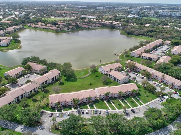 492 Hardwood Place, Boca Raton FL 33431