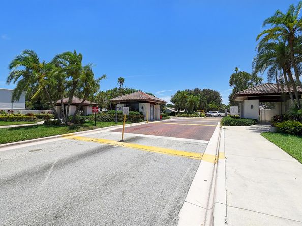 492 Hardwood Place, Boca Raton FL 33431