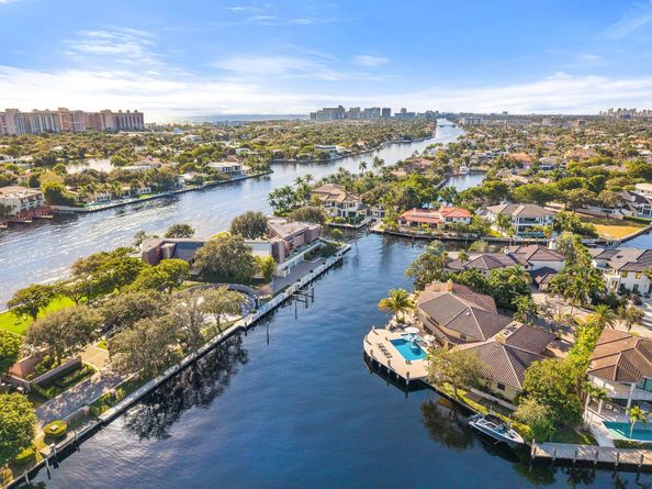 90 Compass Ln, Fort Lauderdale FL 33308