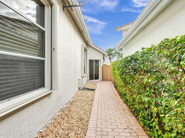 6675 NW 25th Way, Boca Raton FL 33496