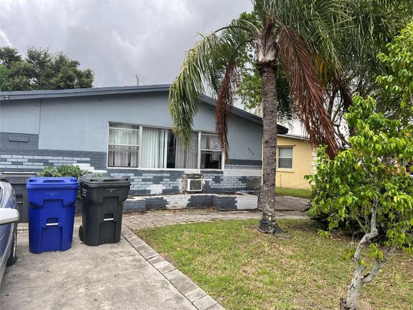 5540 Mayo St, Hollywood FL 33021