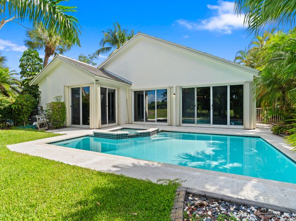 1500 W Lacosta Dr W, Pembroke Pines FL 33027