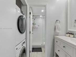 10003 Winding Lake Road 203, Sunrise FL 33351