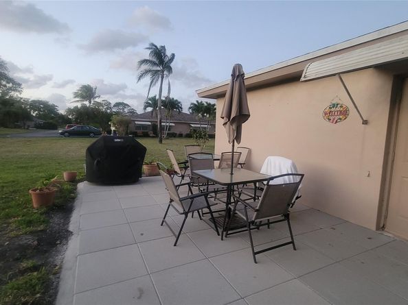 1252 Club Dr W D, Delray Beach FL 33445