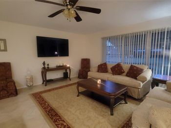 1252 Club Dr W
