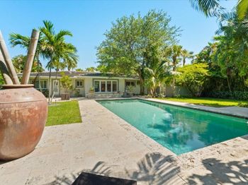 1635 Seabreeze Blvd