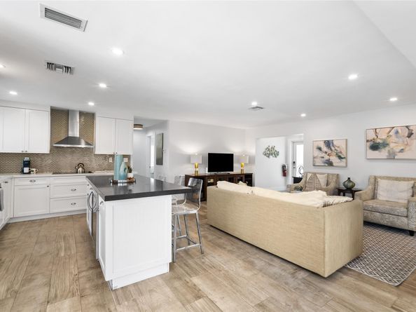331 SE 12th St, Pompano Beach FL 33060