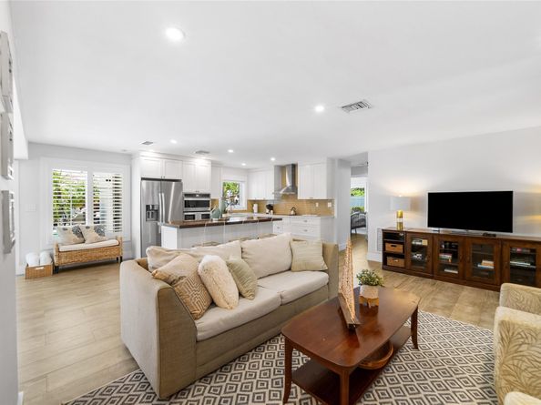331 SE 12th St, Pompano Beach FL 33060