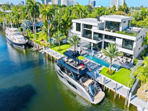 725 Poinciana Dr, Fort Lauderdale FL 33301