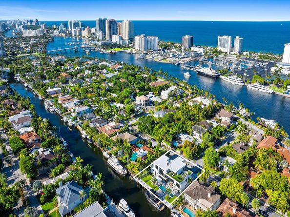 725 Poinciana Dr, Fort Lauderdale FL 33301