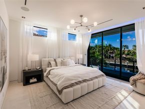 725 Poinciana Dr, Fort Lauderdale FL 33301
