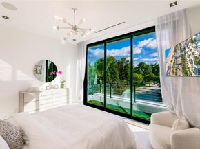 725 Poinciana Dr, Fort Lauderdale FL 33301