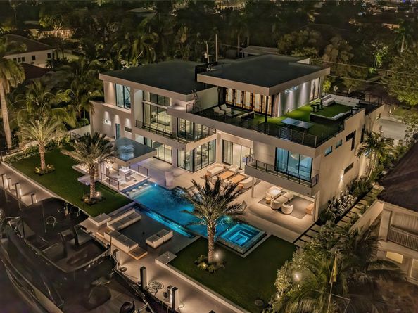 725 Poinciana Dr, Fort Lauderdale FL 33301