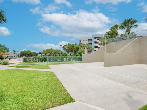 1101 Colony Point Cir 422, Pembroke Pines FL 33026