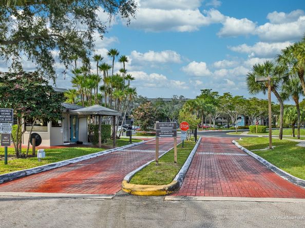 1101 Colony Point Cir 422, Pembroke Pines FL 33026
