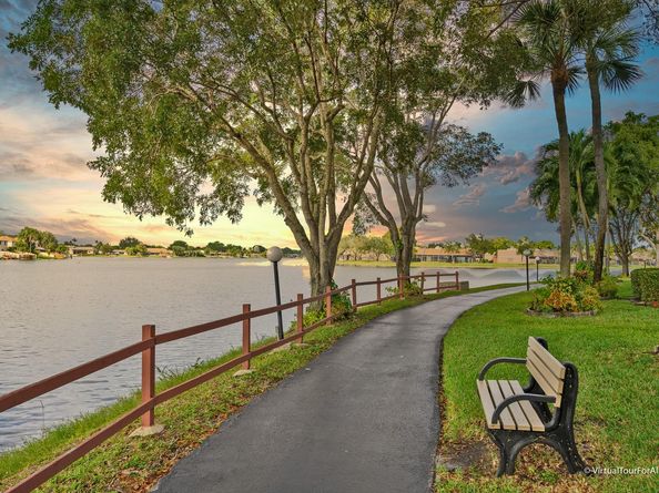 1101 Colony Point Cir 422, Pembroke Pines FL 33026