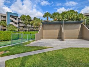 1101 Colony Point Cir 422, Pembroke Pines FL 33026