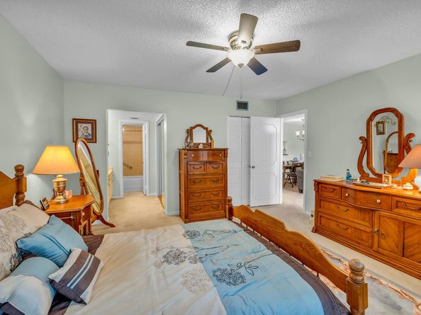 1101 Colony Point Cir 422, Pembroke Pines FL 33026