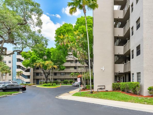1101 Colony Point Cir 422, Pembroke Pines FL 33026
