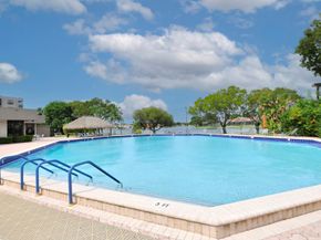 1101 Colony Point Cir 422, Pembroke Pines FL 33026