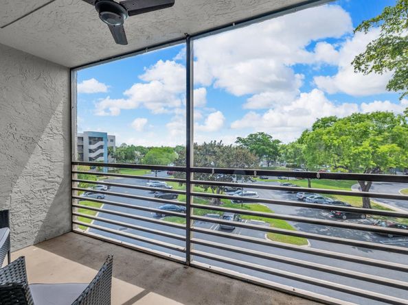 1101 Colony Point Cir 422, Pembroke Pines FL 33026