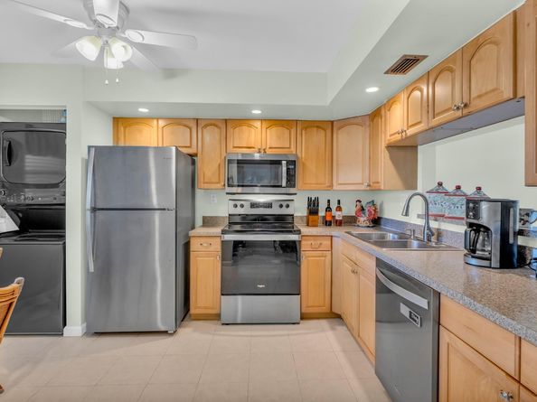 1101 Colony Point Cir 422, Pembroke Pines FL 33026