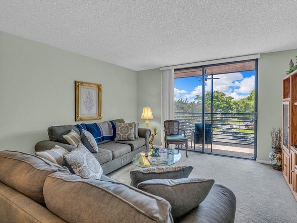 1101 Colony Point Cir 422, Pembroke Pines FL 33026