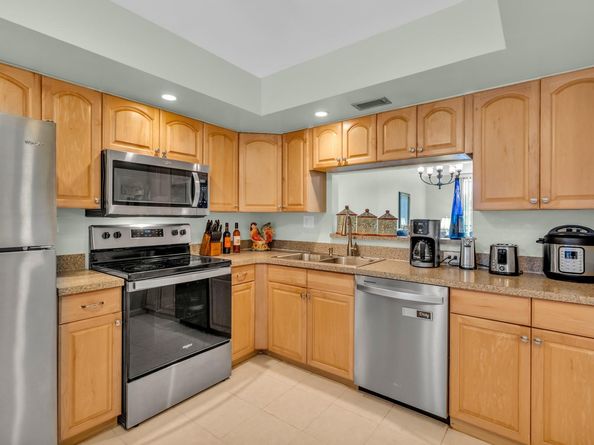 1101 Colony Point Cir 422, Pembroke Pines FL 33026