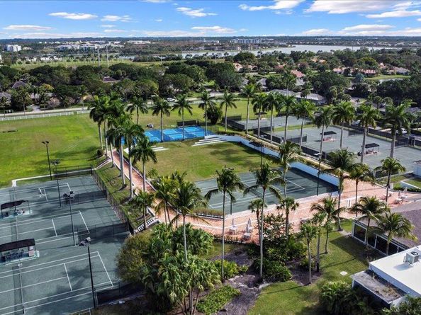 11863 Wimbledon Circle 438, Wellington FL 33414