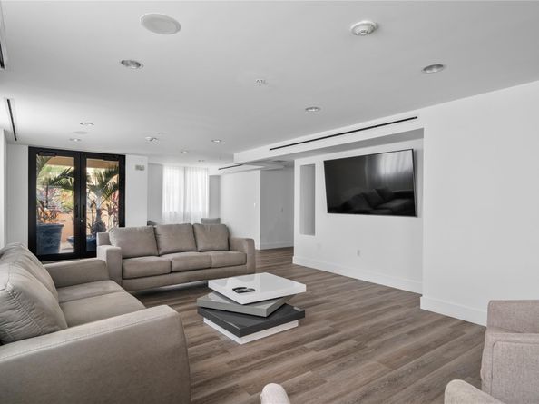 100 N Federal Hwy 938, Fort Lauderdale FL 33301