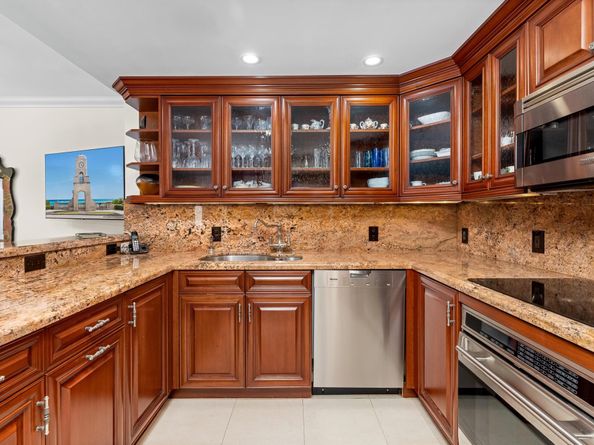 250 Bradley Place 408, Palm Beach FL 33480