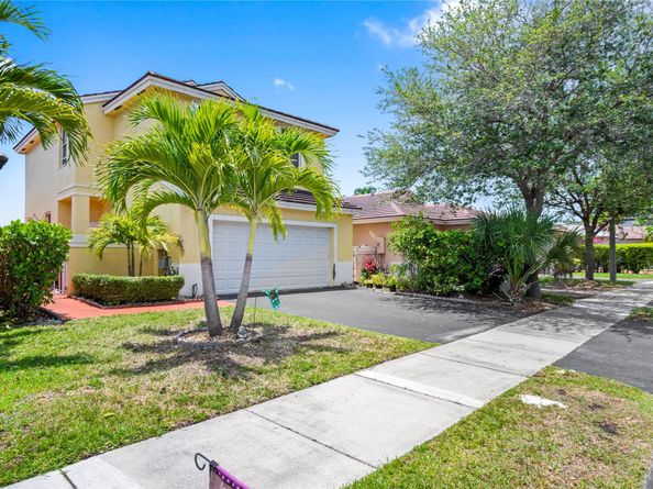 14910 SW 70th Pl, Davie FL 33331