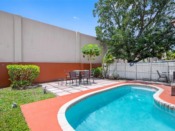14910 SW 70th Pl, Davie FL 33331