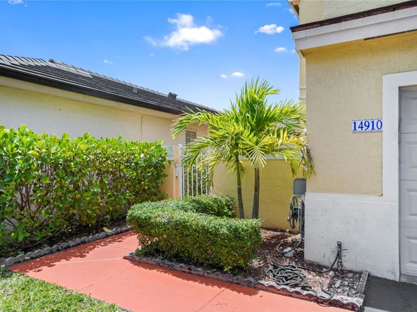 14910 SW 70th Pl, Davie FL 33331