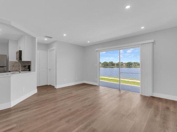 3425 NW 44th St 105, Lauderdale Lakes FL 33309