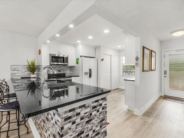 25 Abbey Ln 300, Delray Beach FL 33446