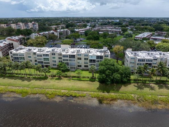 25 Abbey Ln 300, Delray Beach FL 33446