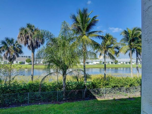 25 Abbey Ln 300, Delray Beach FL 33446