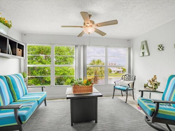 25 Abbey Ln 300, Delray Beach FL 33446