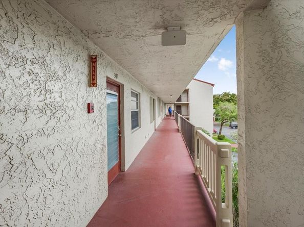 25 Abbey Ln 300, Delray Beach FL 33446