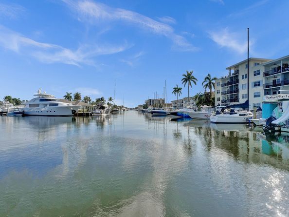 1115 SE 14th Pl 19C, Fort Lauderdale FL 33316