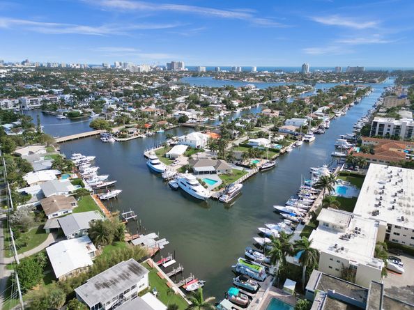 1115 SE 14th Pl 19C, Fort Lauderdale FL 33316