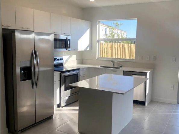 2354 NW 125 St, Miami FL 33167