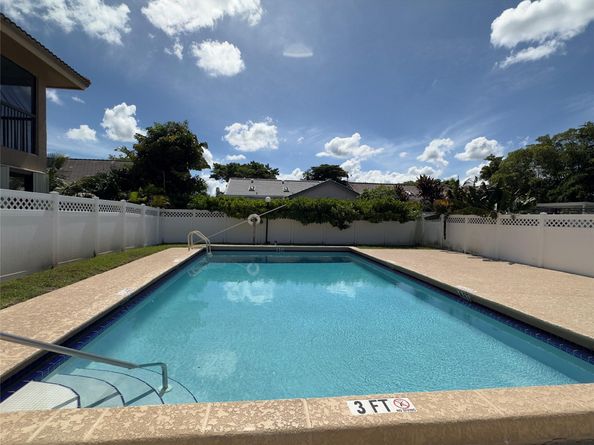 3035 Coral Ridge Dr 3035, Coral Springs FL 33065