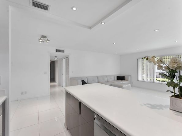 1347 NE High Point Way Way NE D, Delray Beach FL 33445