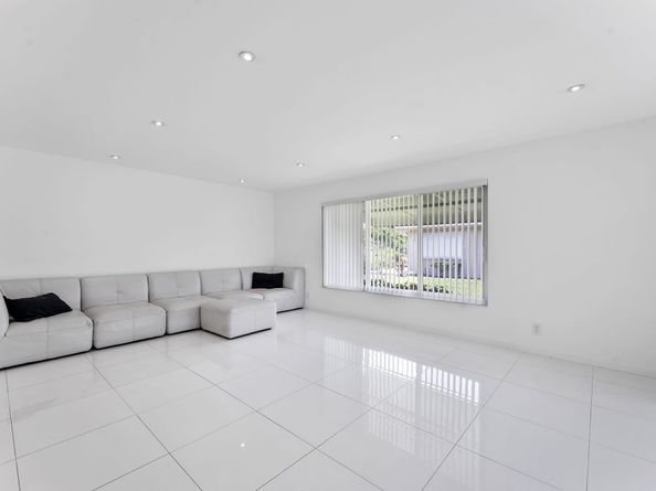 1347 NE High Point Way Way NE D, Delray Beach FL 33445