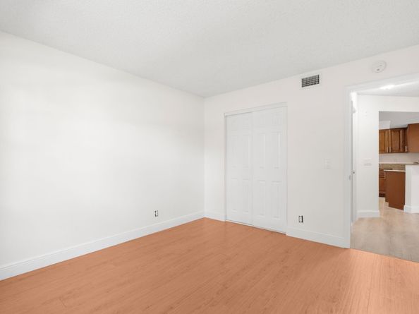 8851 Wiles Rd 108, Coral Springs FL 33067