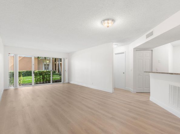 8851 Wiles Rd 108, Coral Springs FL 33067