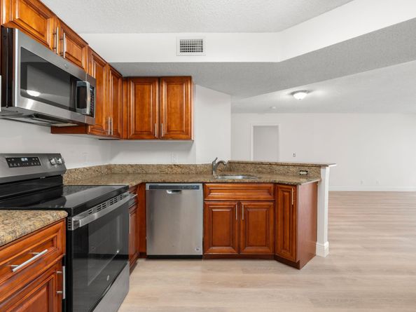 8851 Wiles Rd 108, Coral Springs FL 33067